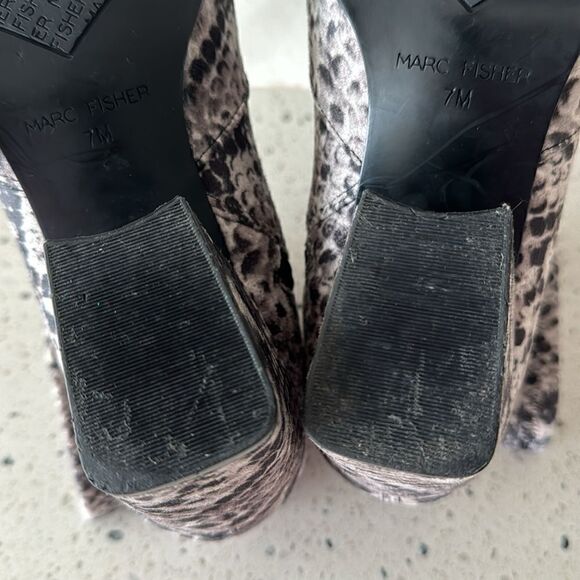 Marc Fisher Leave Women’s Textile Snake Print Ankle Boots Block Heel Zip Size 7M - Picture 11 of 12